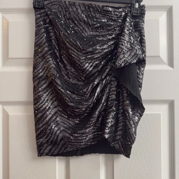NWT IRO Saria Sequin Ruched fabric detail on side size 40 US 8 - Picture 10 of 10